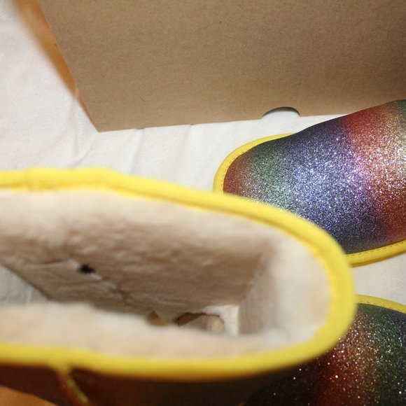 NIB UGG YOUTH 5 6 WOMENS 7 8 CLASSIC SHORT GLITTER RAINBOW WINTER BOOTS - Picture 6 of 8